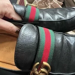 Gucci | Shoes | Gucci Black Leather Loafers With Red And  display picture 2